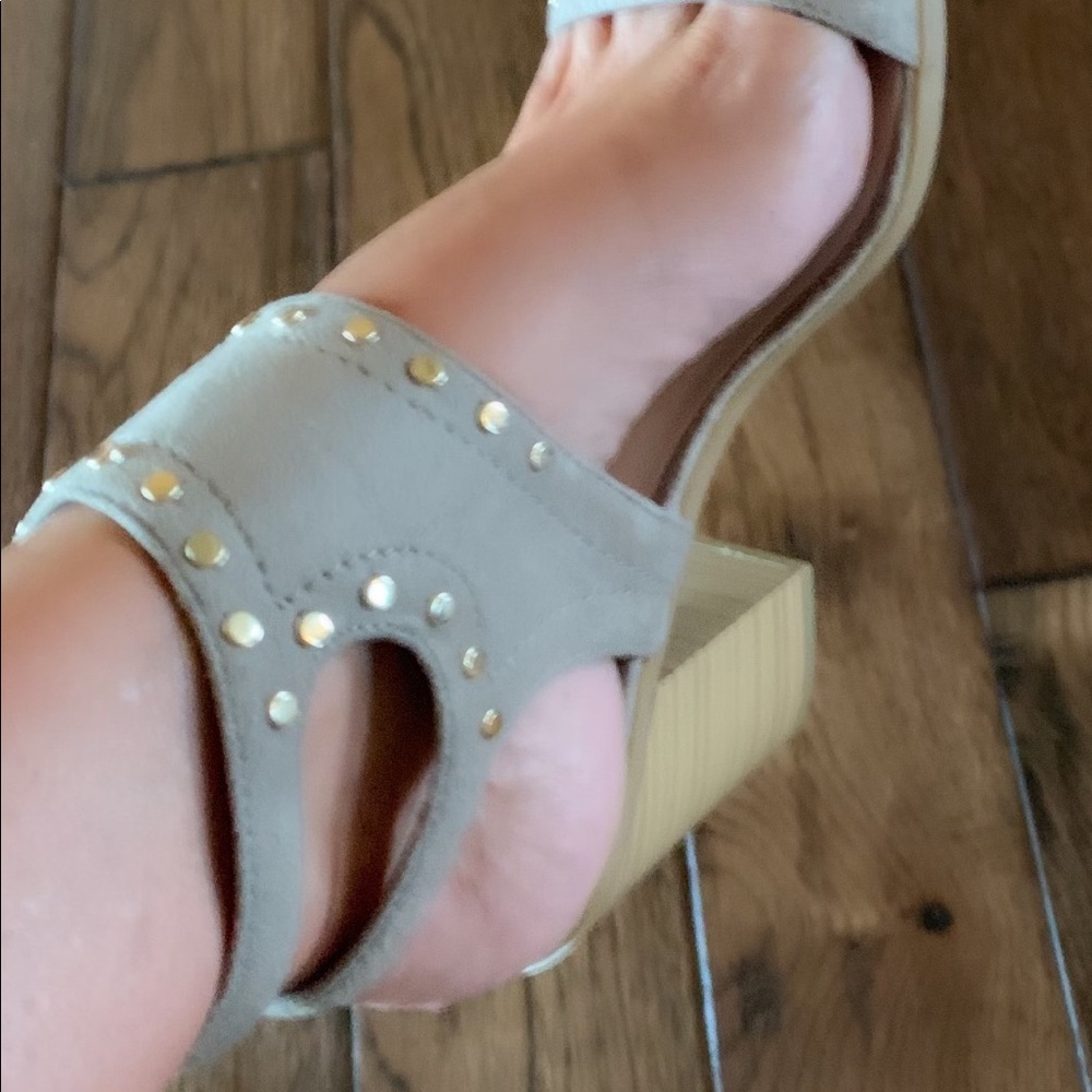 Heels - Picture 4 of 6